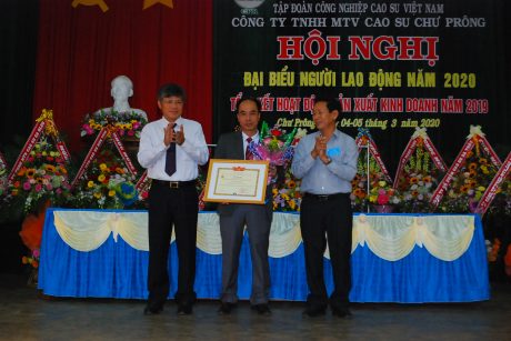 Cao su Chư Prông đóng góp lớn cho địa phương